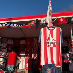 Reventa se hace presente en bienvenida de Chicharito con Chivas