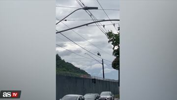 El brasileño hizo una entrada espectacular en su regreso al club, aterrizando directamente en la sede deportiva.