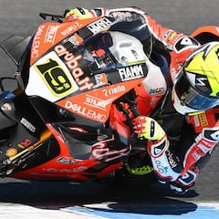 Bautista arrasa y hace historia en el Mundial de Superbike