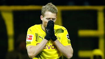 Soccer Football - Bundesliga - Borussia Dortmund vs FC Augsburg - Signal Iduna Park, Dortmund, Germany - February 26, 2018   Borussia Dortmund&rsquo;s Andre Schurrle reacts   REUTERS/Leon Kuegeler    DFL RULES TO LIMIT THE ONLINE USAGE DURING MATCH TIME T