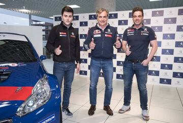 Carlos Sainz, junto a Pepe López y 'Cohete' Suárez.