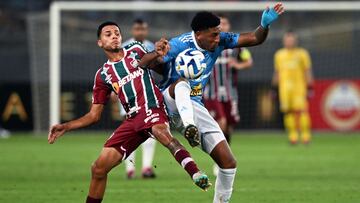 Fluminense's midfielder Alexsander (L) and Sporting Cristal's midfielder Jesus Castillo vie for the ball during the Copa Libertadores group stage first leg football match between Sporting Cristal and Fluminense, at the National stadium in Lima, on April 5, 2023. (Photo by ERNESTO BENAVIDES / AFP)