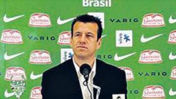 <b>RENOVACIÓN. </b>Dunga sólo convocó a ocho de los 23 futbolistas que fueron al Mundial de Alemania.