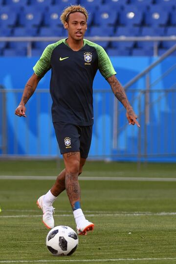 Este puede ser el Mundial de Neymar, quien puede cargarse el equipo al hombro pese a contar con compañeros como Gabriel Jesús y Firmino.