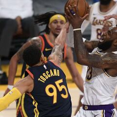 Juan Toscano luce a la defensiva, pero no evita derrota de Warriors