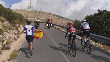 Subida al puerto de Aitana en 2014 con Nairo de líder y a su lado Froome.