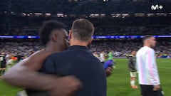 La diferencia en el saludo de Xabi Alonso con Mbappé y Vinicius tras el final: carne de meme