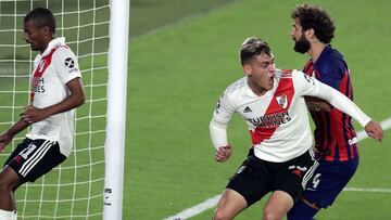 River Plate&#039;s forward Federico Girotti (2nd-R) celebrates after scoring a goal against San Lorenzo during their Argentine Professional Football League match at the Monumental stadium in Buenos Aires, on April 25, 2021. (Photo by ALEJANDRO PAGNI / AFP