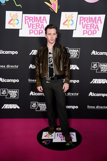El cantante Walls posa en la alfombra roja de LOS40 Primavera Pop.