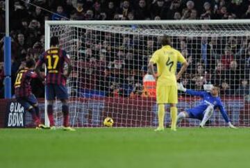 Barcelona-Villarreal. 1-0. Neymar anota el primer tanto de penalti.