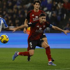 Las bajas de Egiluz y Tachi obligan a recomponer la defensa del Mirandés