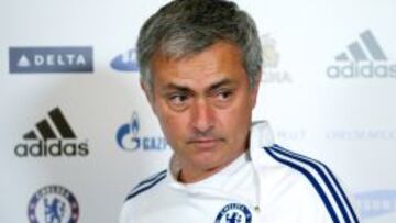 Mourinho: "City y United ganaron por la debilidad de sus rivales"