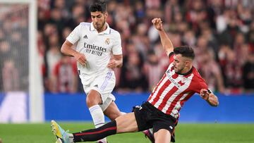 Marco Asensio of Real Madrid CF and Aitor Paredes of Athletic Club during the La Liga match between Athletic Club and Real Madrid played at San Mames Stadium on January 22, 2023 in Bilbao, Spain. (Photo by Cesar Ortiz / Pressinphoto / Icon Sport)