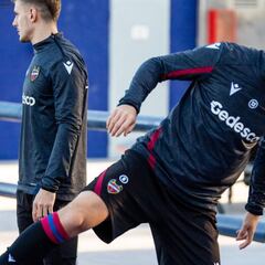 El Levante vuelve al trabajo con Radoja recuperado