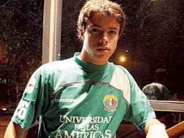 El joven delantero argentino llegó a los 16 años a Audax Italiano. Brilló entre el 2006 y 2007, antes de saltar al Chelsea. Hoy juega en la Bundesliga.