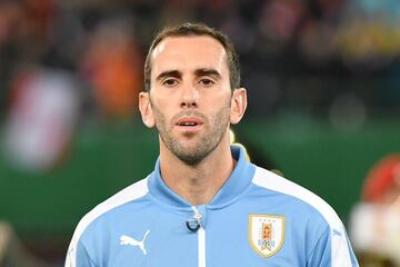 16°. Diego Godín (32 años, vigente) ha disputado 115 partidos por Uruguay.