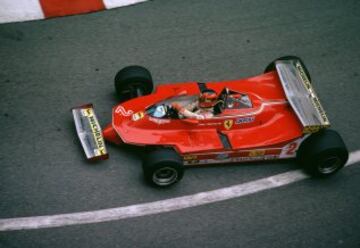 Tras conseguir el campeonato de constructores el año anterior, la escudería italiana no ganó un solo GP en 1980 con el Ferrari 312T/5 . En la imagen Gilles Villeneuve trazando la curva de Mirabeau en el durante el GP de Mónaco. En este año, el color rojo fue el protagonista total eliminando los detalles en blanco o amarillo. 