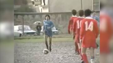 Maradona y su partido solidario en el barro por un niño enfermo