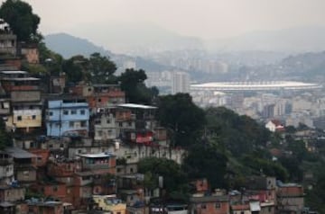 Una Favela de Rio de Janeiro, desde donde se divisa el estadio de Maracana