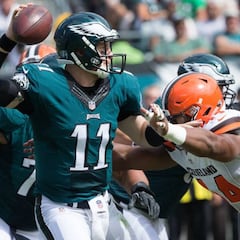 Carson Wentz se estrena en la NFL por la puerta grande