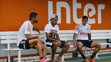 El delantero, que ha anotado 22 goles en la actual temporada, se despidi&oacute; este mismo viernes de sus compa&ntilde;eros en el Centro de Entrenamientos del Sao Paulo.