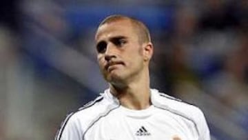 <B>BALUARTE.</B> Cannavaro es actualmente el líder de la defensa blanca.