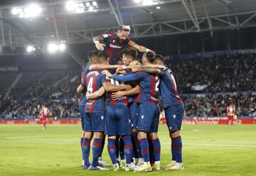 Bardhi empató el partido de penalti. 1-1.