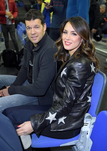 Michael Ballack y su mujer Natacha Tannous, durante el Philadelphia-Boston Celtics.