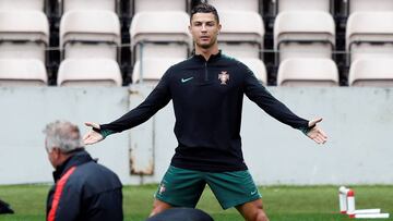 Cristiano se entrena con Portugal.