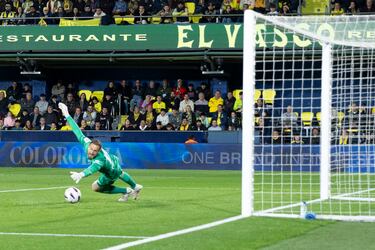 1-1.  Alexander Sörloth recibe en la frontal del área de Gerard Moreno, se prepara y saca un tiro cruzado imparable para Jan Oblak. El balón se cuela por el lado izquierdo del guardameta del Atlético.