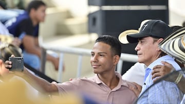 El director Gustavo Bolívar (
@GustavoBolivar
) acompaña a esta hora la jornada #GobiernoConElCaribe en Ayapel, Córdoba. Un ejercicio de construcción de igualdad para garantizar los derechos sociales de las comunidades vulnerables del Caribe colombiano.