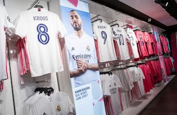 Descubre los diez clubes europeos que ms camisetas han vendido en el pasado a?o, segn un estudio de la empresa certificada por la FIFA, Euromericas Sport Marketing.
