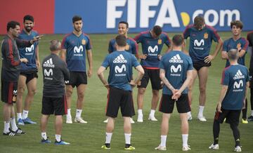 España entrena pensando en el partido contra Marruecos