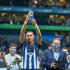 Rogelio Funes Mori recibe reconocimiento de máximo goleador histórico
