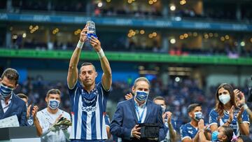 Rogelio Funes Mori recibe reconocimiento de máximo goleador histórico