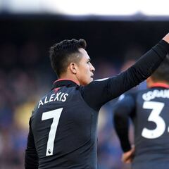 La redención de Alexis ante los hinchas y sus compañeros