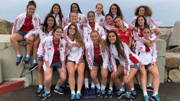 Las Sub-17 posan en Uruguay, donde hoy se juegan el pase a semifinales del Mundial. 