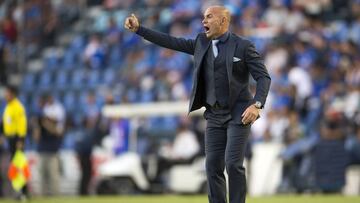 El entrenador español volvió a atacar a los medios después de lograr el boleto a la liguilla del fútbol mexicano, y admitió sentirse satisfecho con su trabajo.