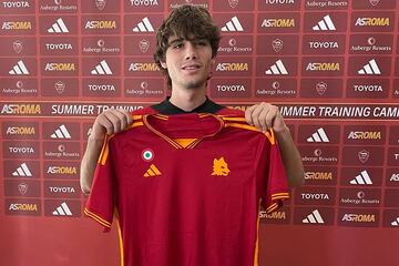 Julen Jon Guerrero, en su presentación como jugador de la Roma.