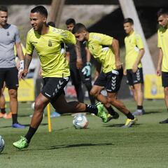 Viera acelera su recuperación pero no jugará el derbi