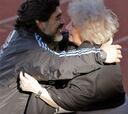 Maradona se reúne con las Abuelas de la Plaza de Mayo