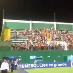 El respetuoso gesto de la barra de La Calera con Chapecoense