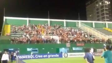 El respetuoso gesto de la barra de La Calera con Chapecoense