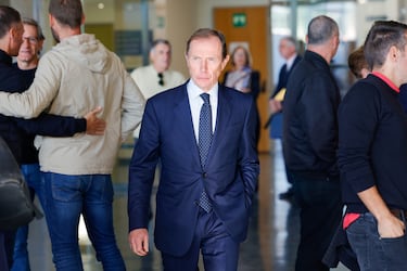 Emilio Butragueño, director de relaciones institucionales del Real Madrid, en el tanatorio de Valencia para despedir a José Manuel Ochotorena.