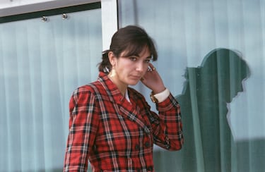 Ex-socialité británica y empresaria, conocida mundialmente por haber sido la mano derecha y cómplice del financiero Jeffrey Epstein en una red internacional de tráfico sexual de menores. En junio de 2022, fue condenada a 20 años de prisión federal.