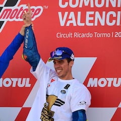 Suzuki aún lucha por el segundo de Rins y Constructores