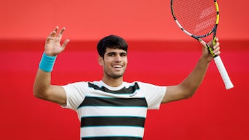 LONDON (United Kingdom), 19/06/2025.- Carlos Alcaraz of Spain celebrates winning his second round match against Jaume Munar of Spain at the Queen's Club Championships tennis tournament in London, Britain, 19 June 2025. (Tenis, España, Reino Unido, Londres) EFE/EPA/TOLGA AKMEN
