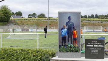 El Stade Intercomunnal de La Chappelle-Janson lleva el nombre de Eduardo Camavinga y en su inaugiración contó con el propio futbolista madridista.