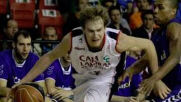 Scariolo incluye a Brad Oleson en la lista de 24