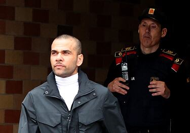 Dani Alves sale de la cárcel